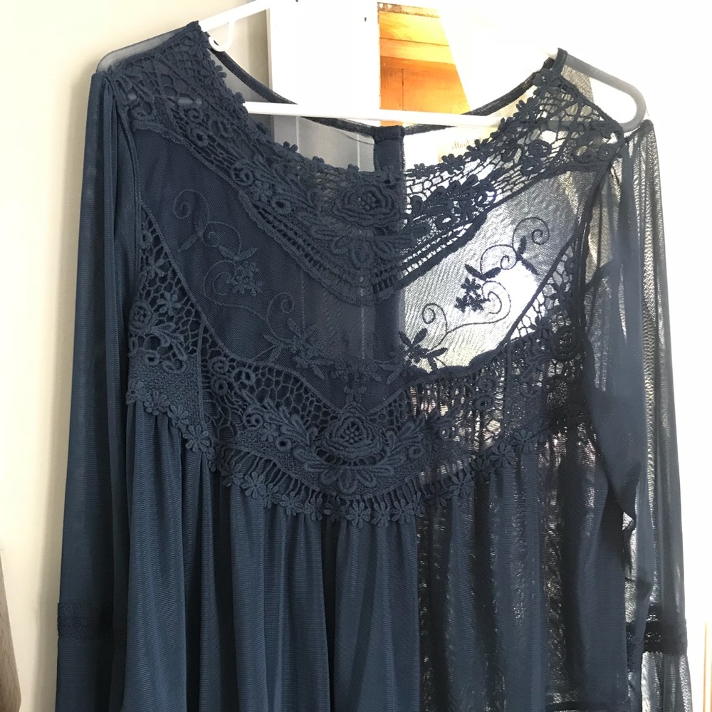 LIKE NEW ALTAR’D STATE SHIRT